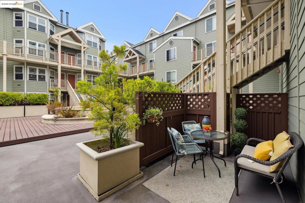 ALAMO SQUARE - Residential
