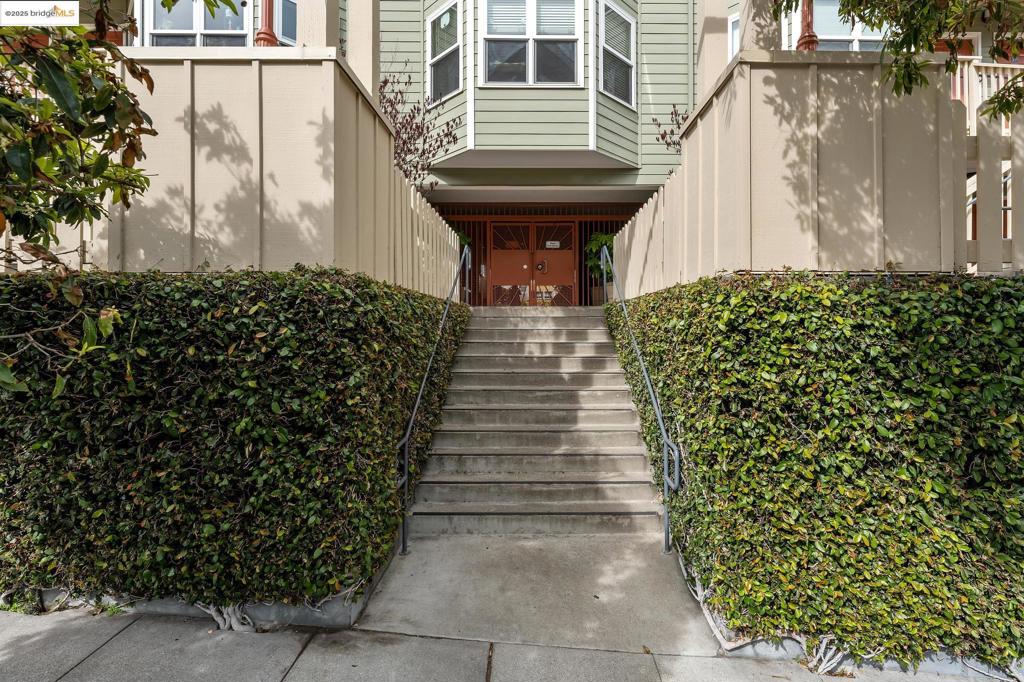ALAMO SQUARE - Residential