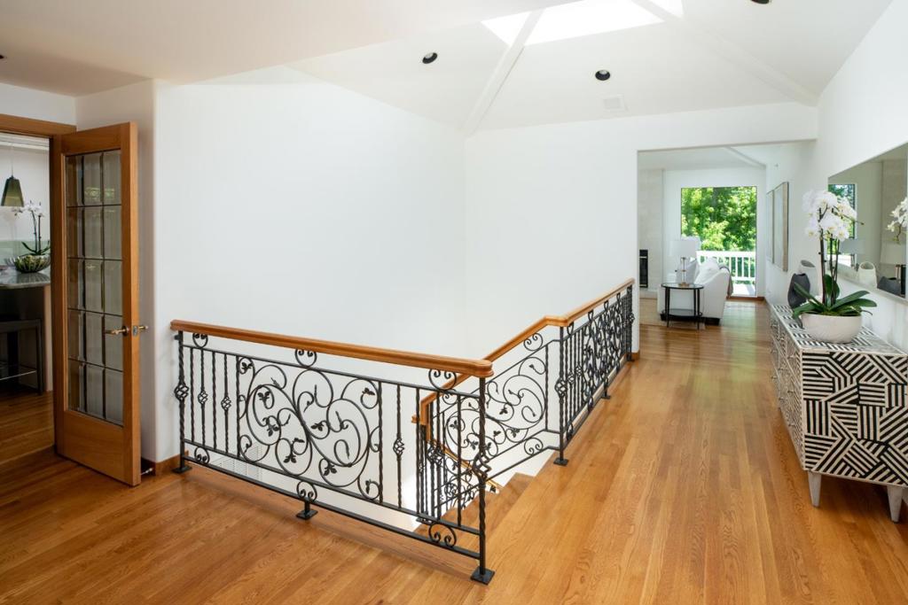 699 Manresa Lane