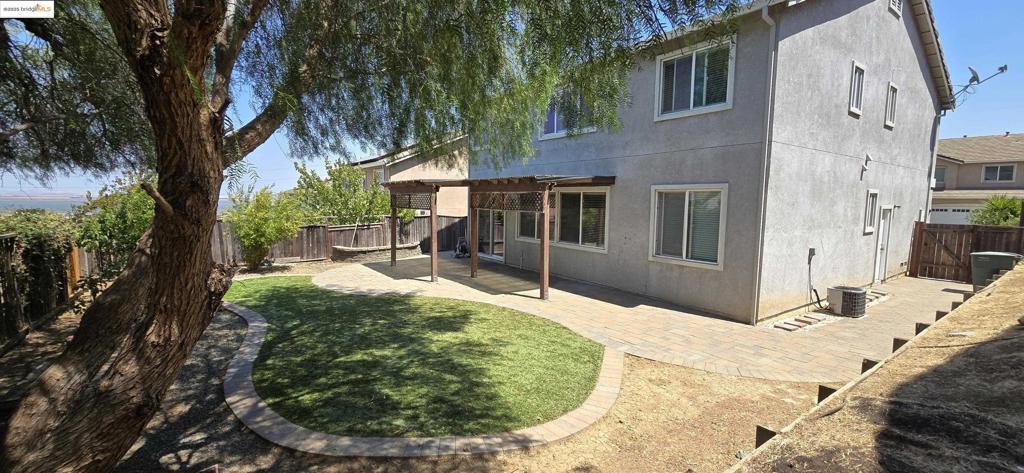OAK HILLS - Residential Lease