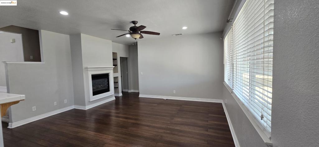 OAK HILLS - Residential Lease