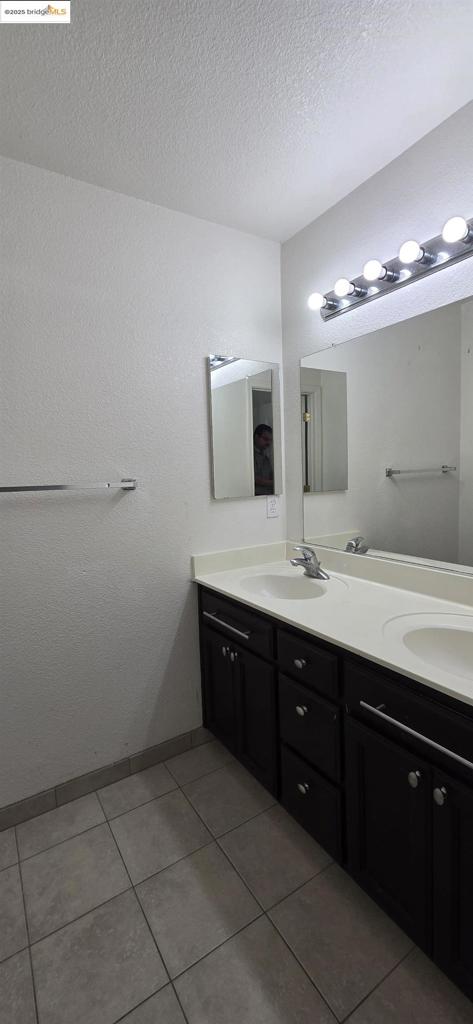 OAK HILLS - Residential Lease