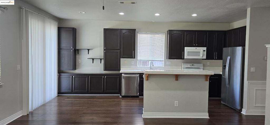 OAK HILLS - Residential Lease