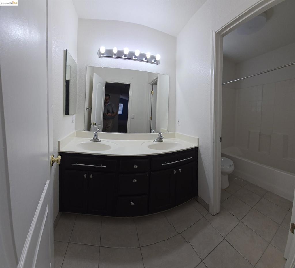 OAK HILLS - Residential Lease