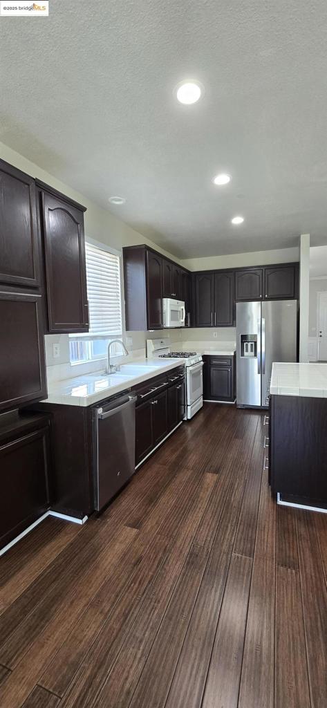 OAK HILLS - Residential Lease