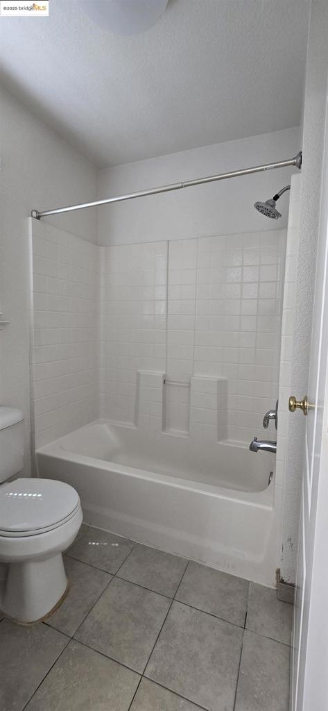 OAK HILLS - Residential Lease