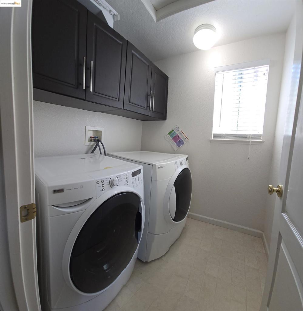 OAK HILLS - Residential Lease