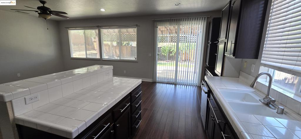 OAK HILLS - Residential Lease