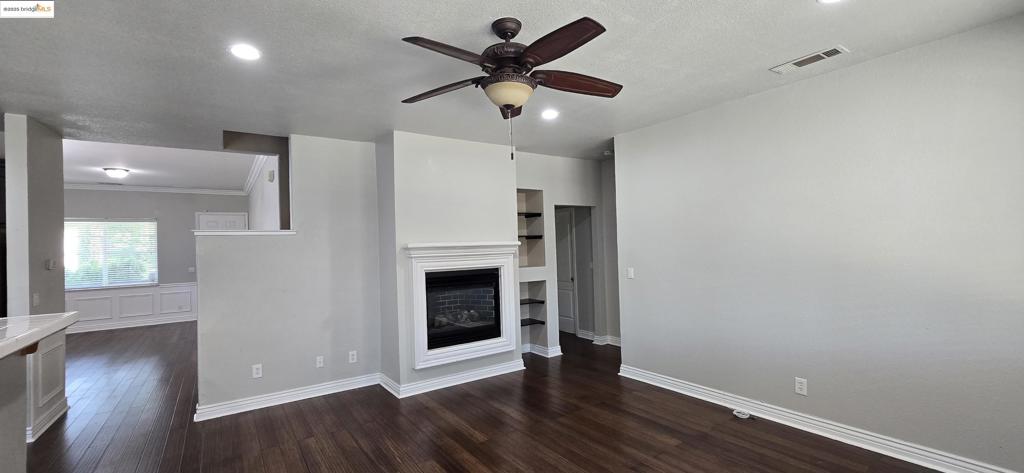 OAK HILLS - Residential Lease