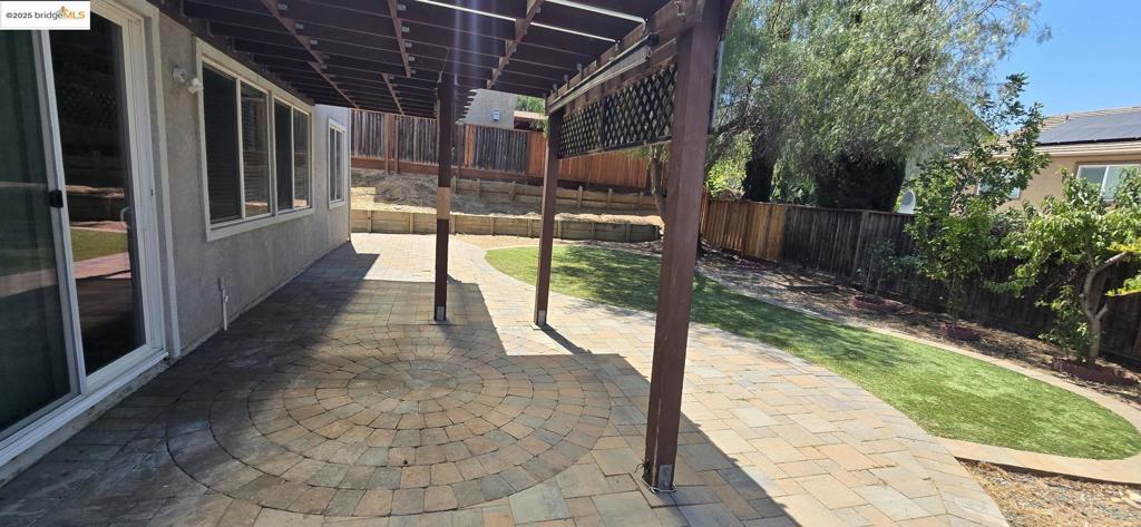 OAK HILLS - Residential Lease