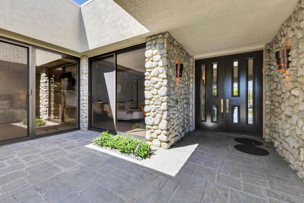 15 Johnar Boulevard