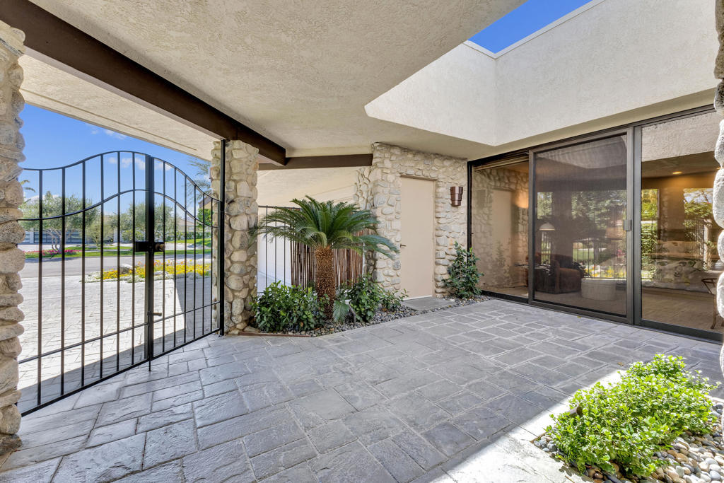 15 Johnar Boulevard