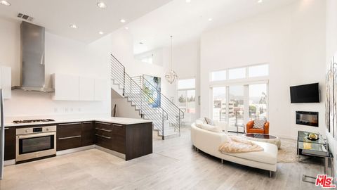 Photo of 118 S Kenwood Street #506, Glendale, CA 91205 (MLS # 26668605)