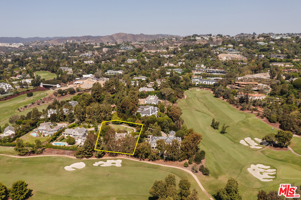 From within the most exclusive, scenic neighborhood in Bel Air, this ultra-private, secluded estate is situated on the 8th hole of the Bel-Air Country Club. The lush 37,000 square foot promontory has a terrific view of the golf course and offers the rare opportunity to create an extraordinary estate in one of the most prestigious, sought-after locations in Los Angeles, moments from The Hotel Bel-Air. A true sanctuary and rare opportunity.