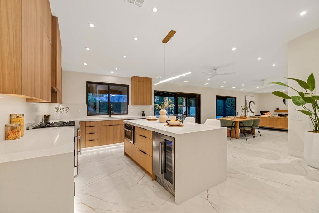 1560 S Beverly Drive