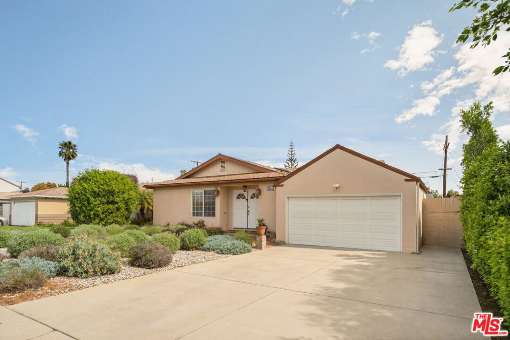 Photo of 8512 Belford Avenue, Los Angeles, CA 90045 (MLS # 26662109)