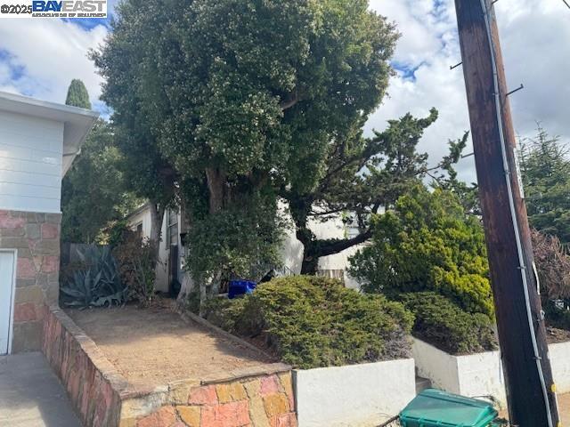 LINCOLN HIGHLAND - Residential