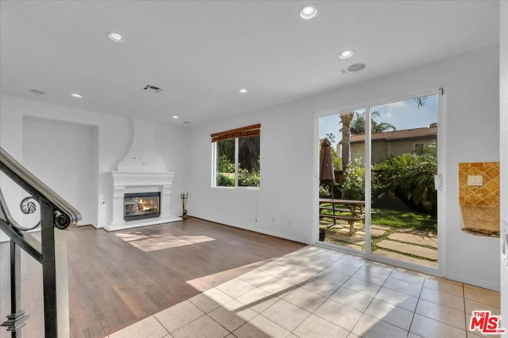 Winnetka, California 91306, United States, 4 Bedrooms Bedrooms, ,3 BathroomsBathrooms,Residential,Active,234314