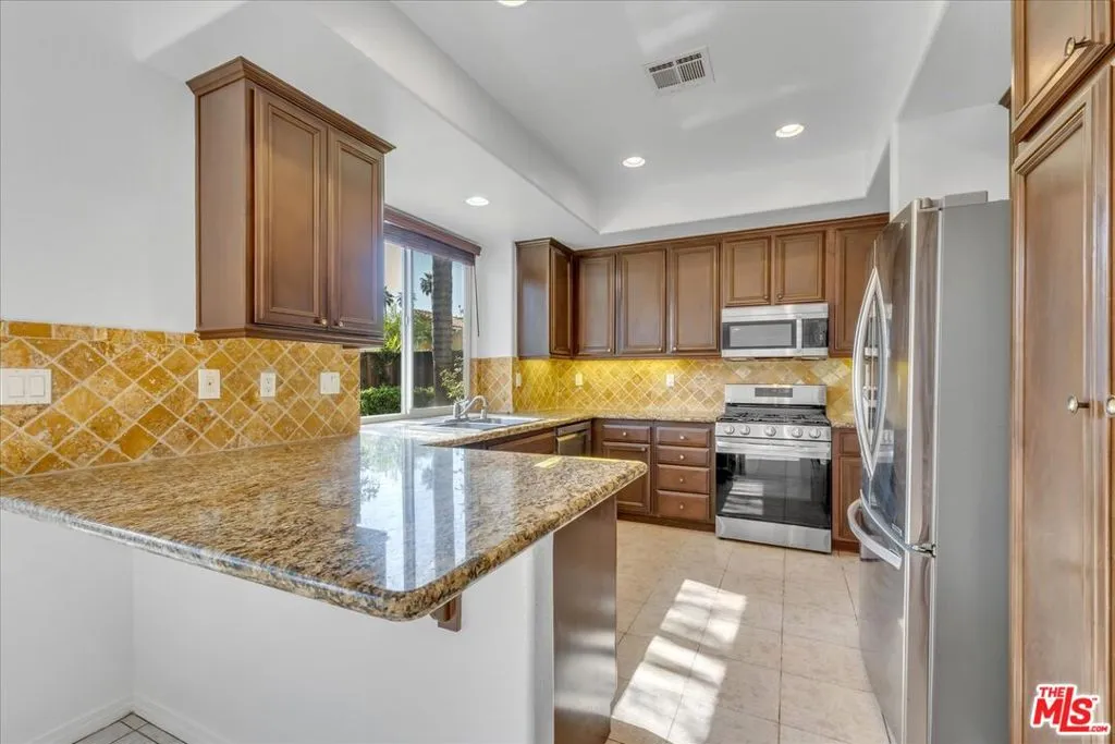 Winnetka, California 91306, United States, 4 Bedrooms Bedrooms, ,3 BathroomsBathrooms,Residential,Active,234314