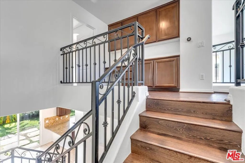 Winnetka, California 91306, United States, 4 Bedrooms Bedrooms, ,3 BathroomsBathrooms,Residential,Active,234314