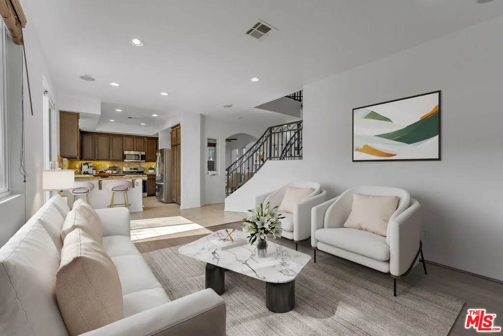 Winnetka, California 91306, United States, 4 Bedrooms Bedrooms, ,3 BathroomsBathrooms,Residential,Active,234314