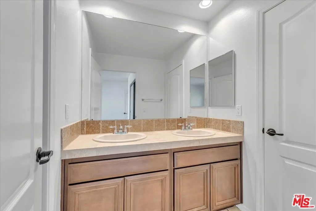 Winnetka, California 91306, United States, 4 Bedrooms Bedrooms, ,3 BathroomsBathrooms,Residential,Active,234314