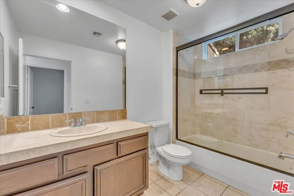 Winnetka, California 91306, United States, 4 Bedrooms Bedrooms, ,3 BathroomsBathrooms,Residential,Active,234314