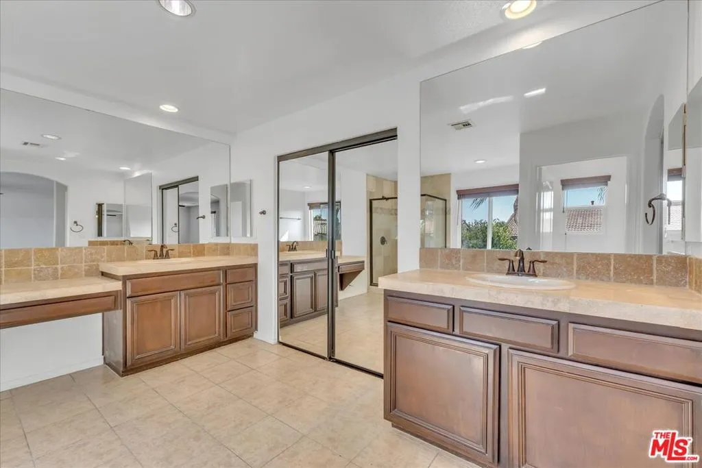 Winnetka, California 91306, United States, 4 Bedrooms Bedrooms, ,3 BathroomsBathrooms,Residential,Active,234314