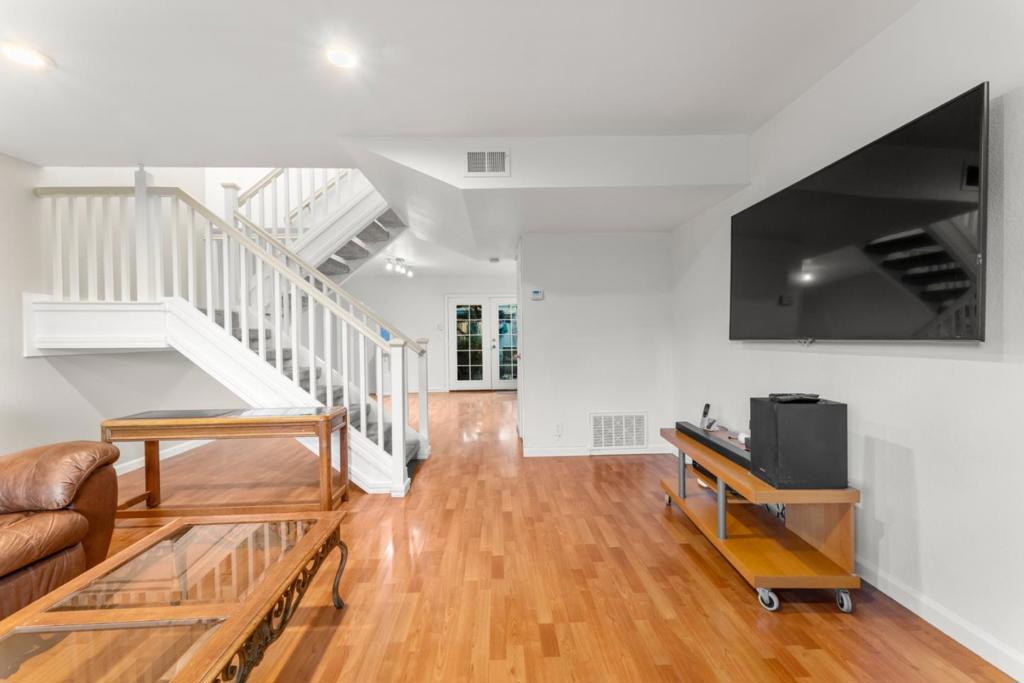 7108 Coral Gables Circle