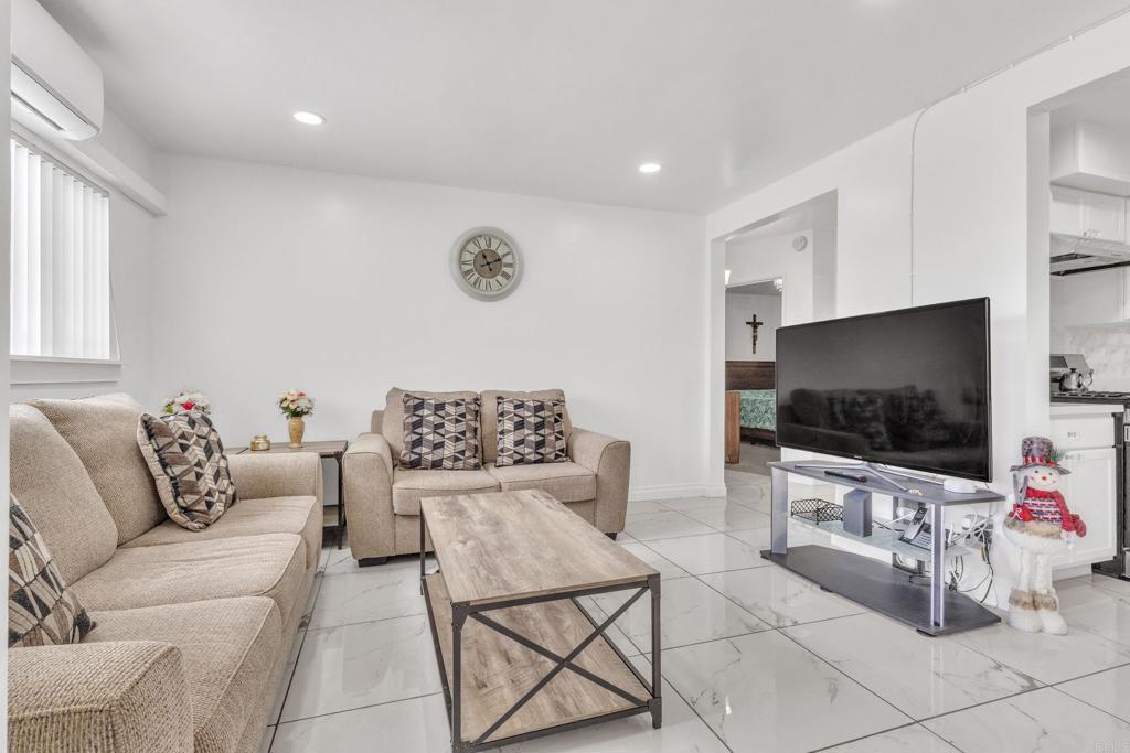 317 W Chase Ave