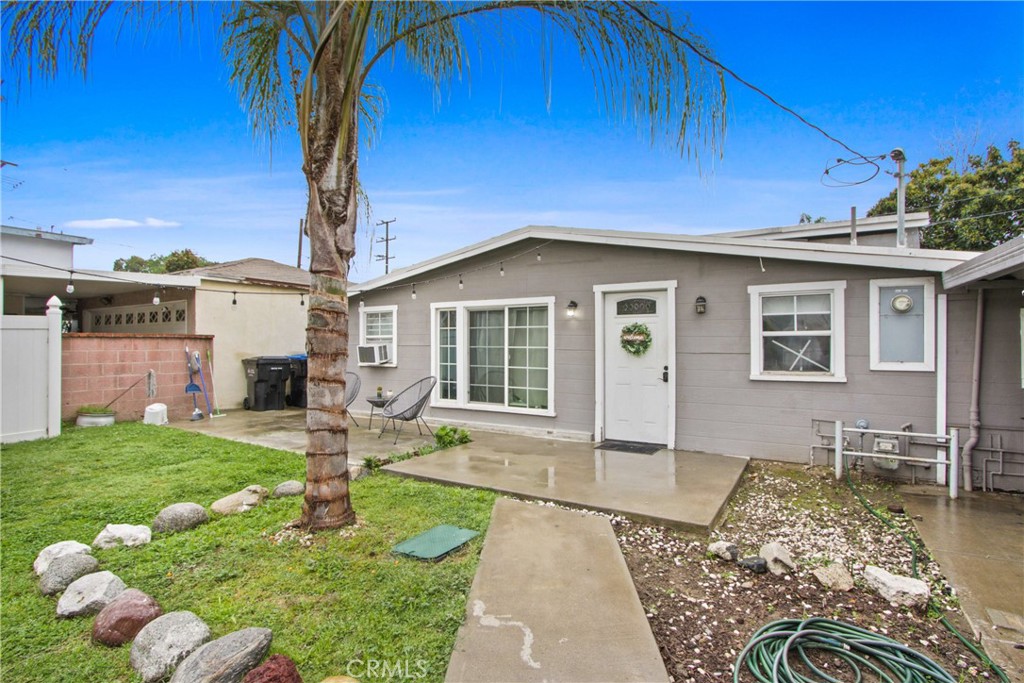 This charming and upgraded 2-bedroom home features a versatile bonus room in the remodeled garage that can serve as a 3rd bedroom, guest suite, office, or oversized laundry room. The one-car garage has been finished with drywall, offering added functionality and flexibility.
Inside, you'll love the beautifully updated open-concept layout, highlighted by a modern kitchen with granite countertops, a spacious island, and a seamless flow into the family room—perfect for entertaining or everyday living.
Additional features include in-home laundry, central heating, a gated driveway for secure parking, and ample street parking for guests.
Whether you're a first-time buyer seeking a turnkey home or an investor looking for development opportunities, this property checks all the boxes. Located in a desirable Norwalk neighborhood close to schools, shopping, and major freeways.
Don’t miss out—schedule your private tour today before it’s gone!