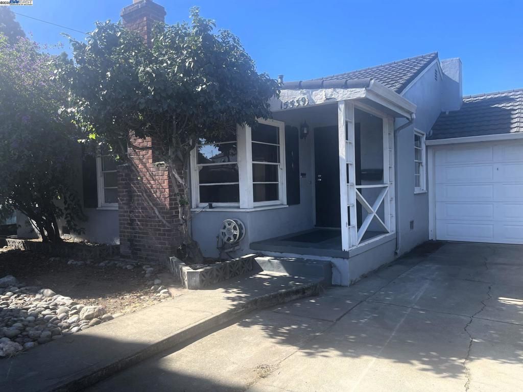 Photo of 15539 Usher St St, San Lorenzo, CA 94580 (MLS # 41114598)