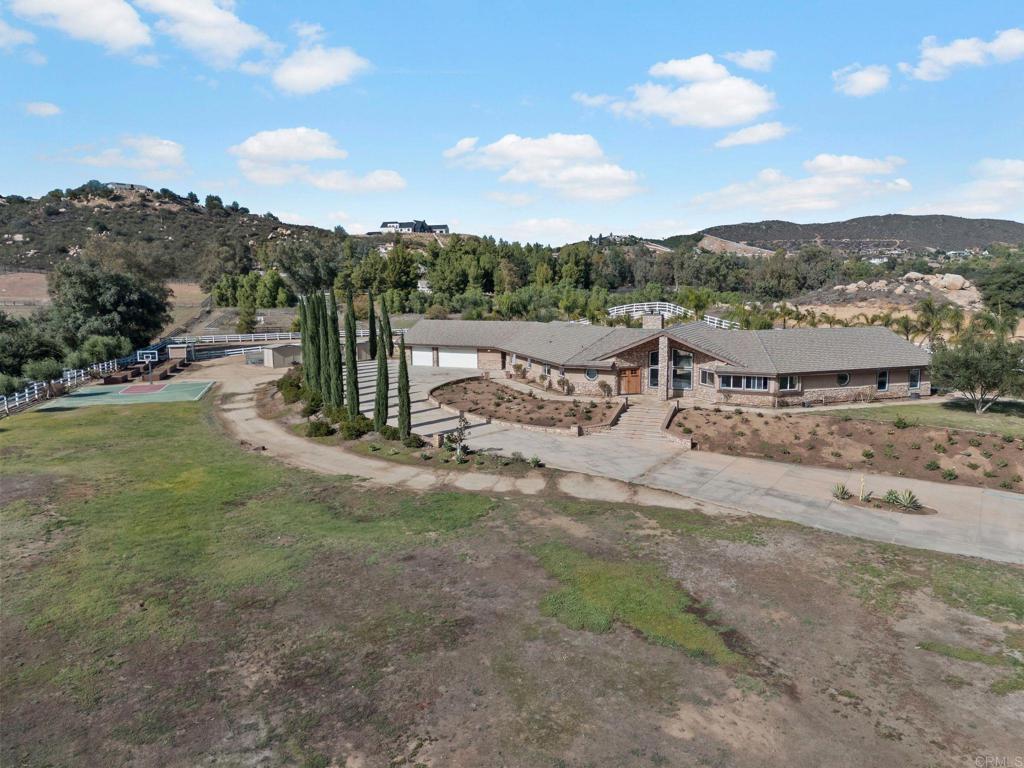 37789 Avenida La Cresta