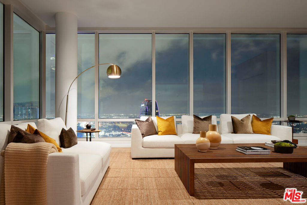 Properties 2 1000 W 8th Street PH5805