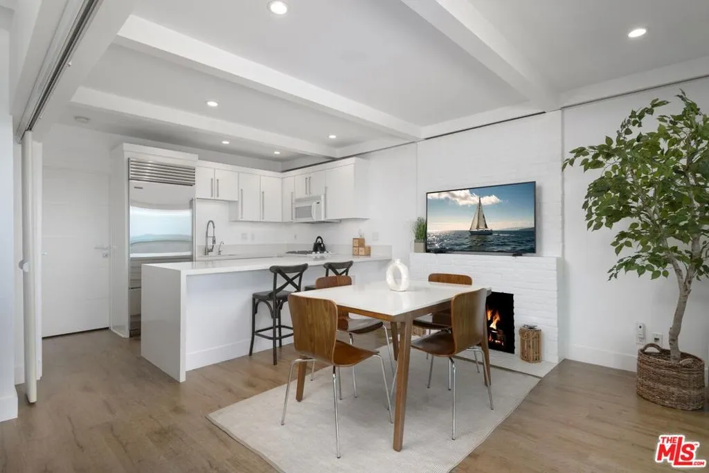 Santa Barbara, California 93108, United States, 2 Bedrooms Bedrooms, ,4 BathroomsBathrooms,Residential,Active,158702