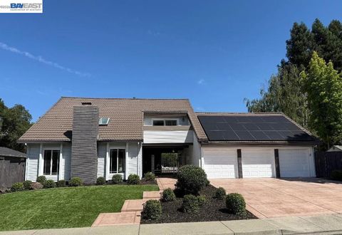 Photo of 16 Leeds Ct CT, Danville, CA 94526 (MLS # 41136181)