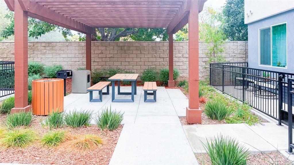 1814 E 1st Street 330