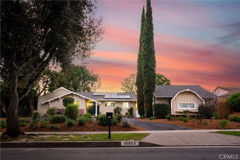 Photo of 10953 Darby Avenue, Porter Ranch, CA 91326 (MLS # SR26058772)