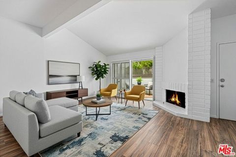 Photo of 17114 Palisades Circle, Pacific Palisades, CA 90272 (MLS # 25617997)