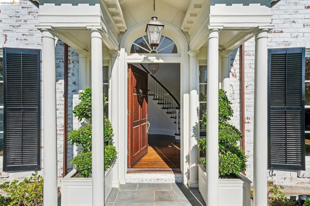 Photo of 46 Sotelo Avenue Ave, Piedmont, CA 94611 (MLS # 41130828)