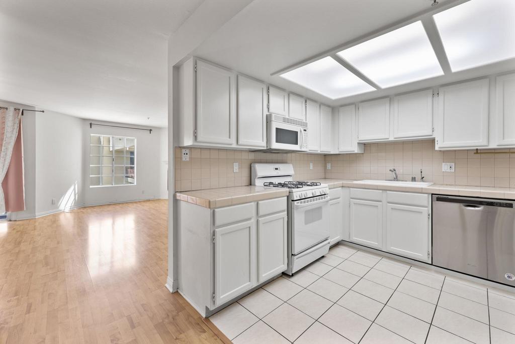 1131 Campbell 212