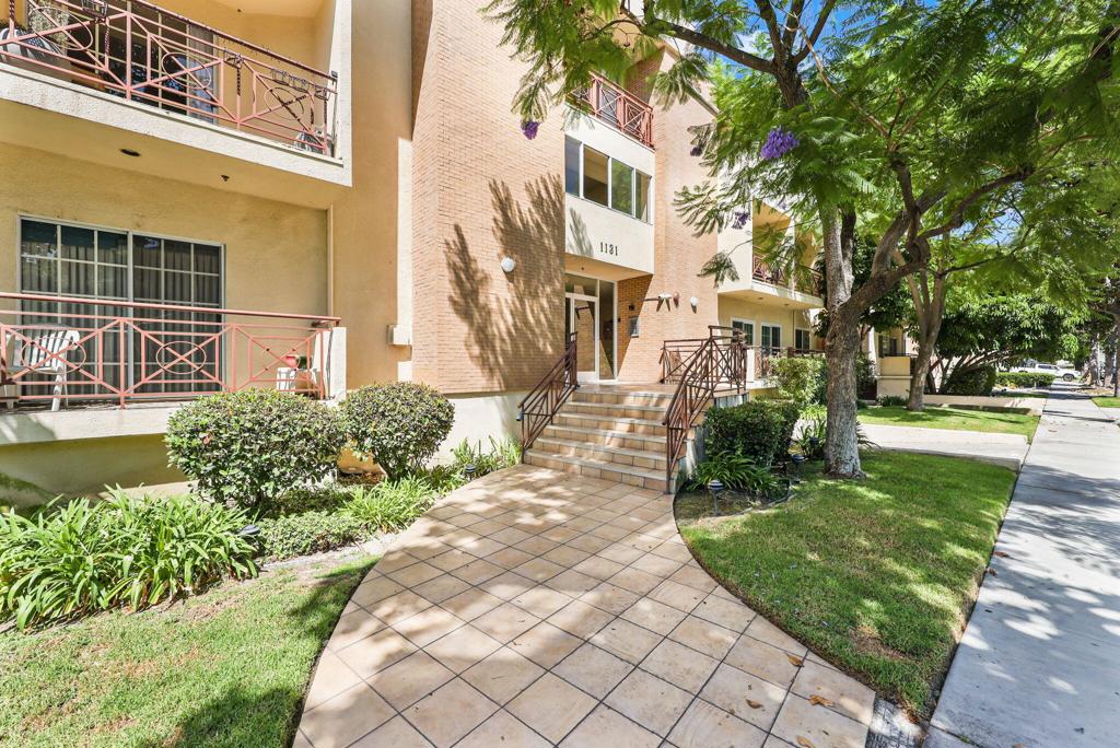 1131 Campbell 212