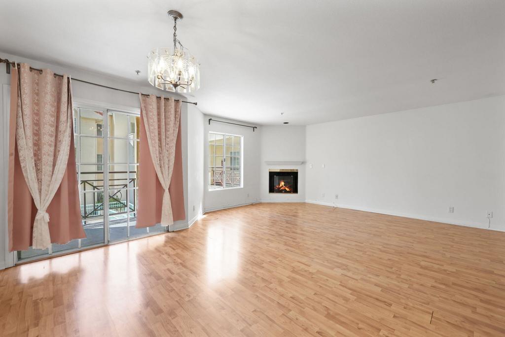 1131 Campbell 212