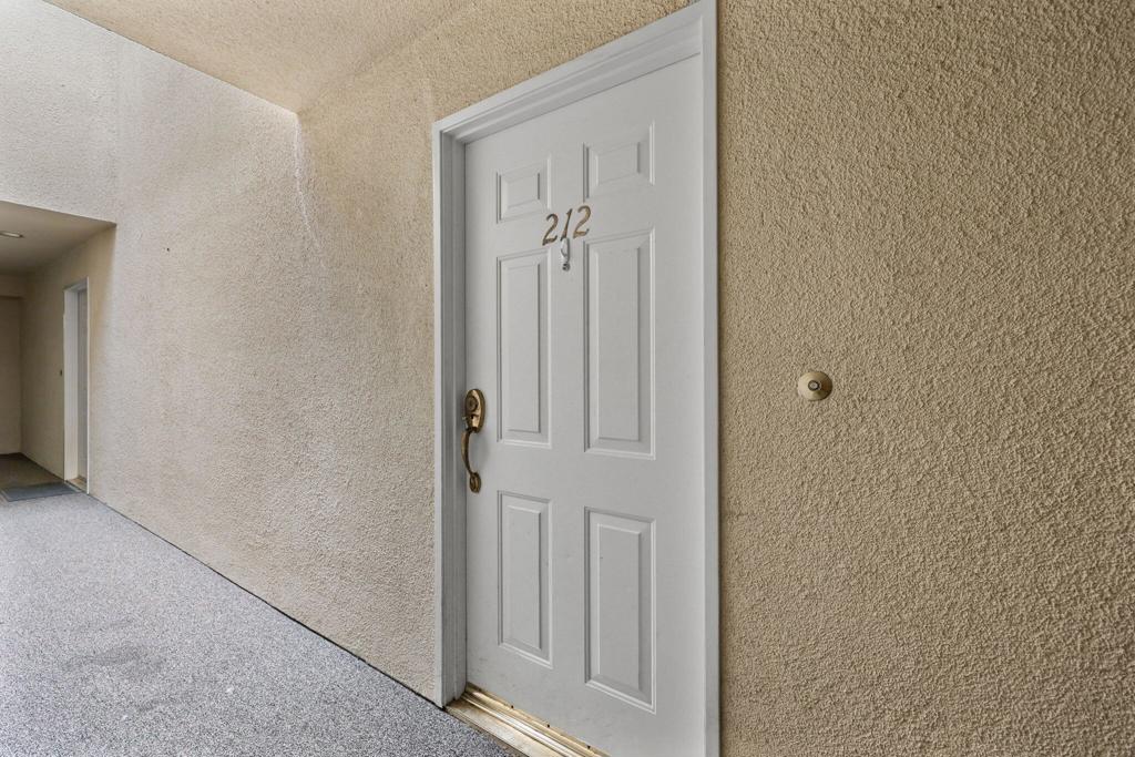 1131 Campbell 212