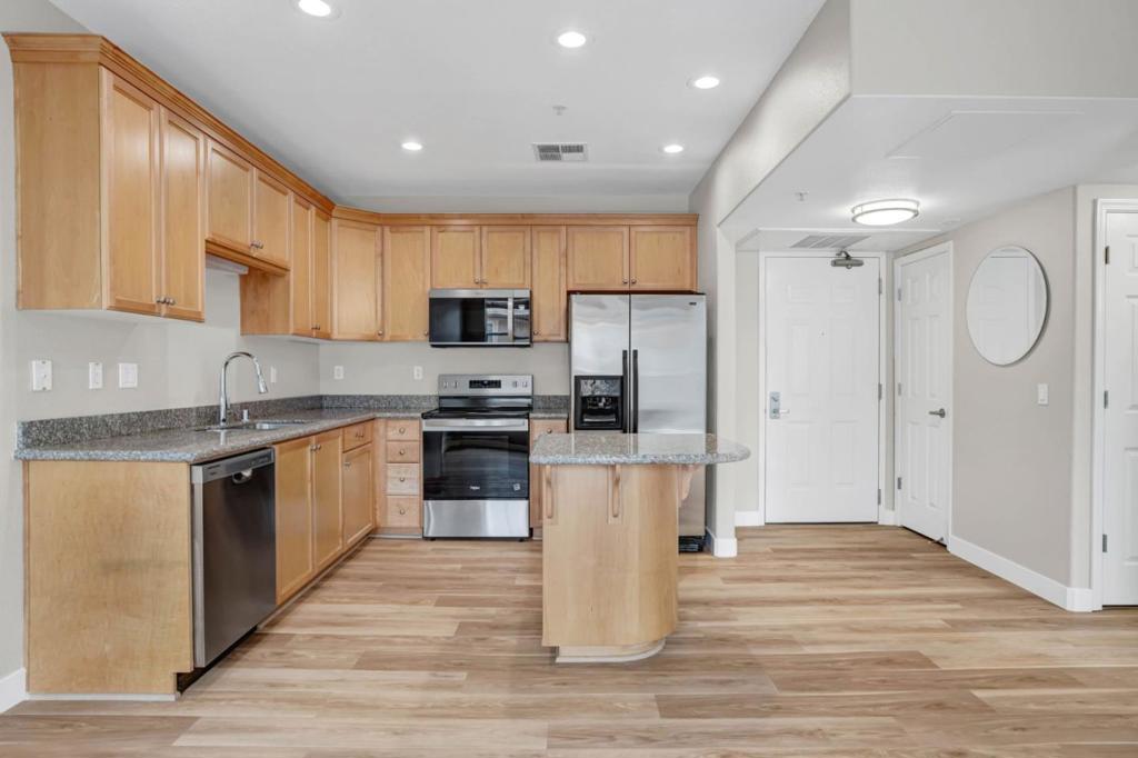 88 N Jackson Avenue 408