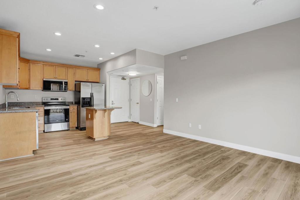 88 N Jackson Avenue 408