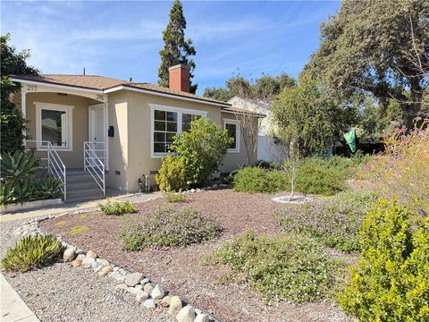 Photo of 215 S Mills Ave, Claremont, CA 91711 (MLS # CV26039769)