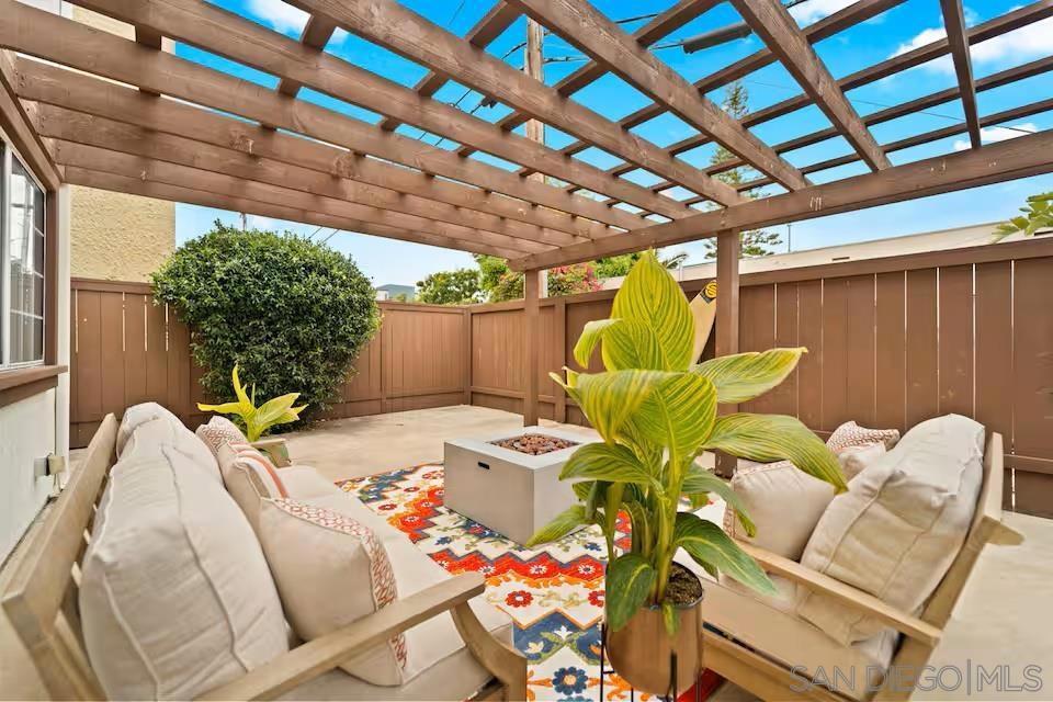 309 W Lewis