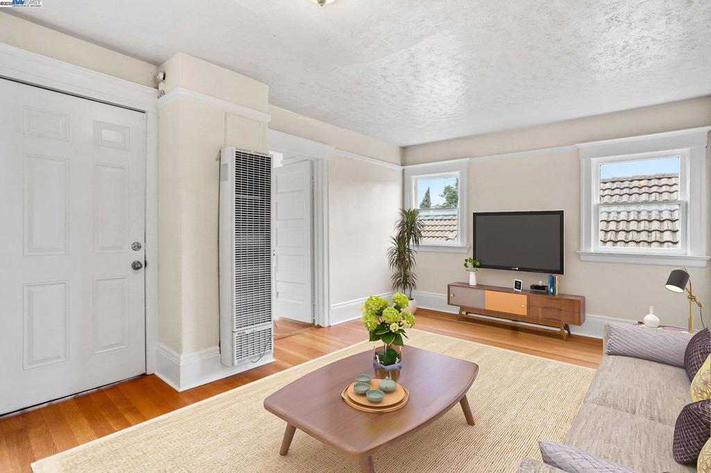 WEST OAKLAND - Residential Income