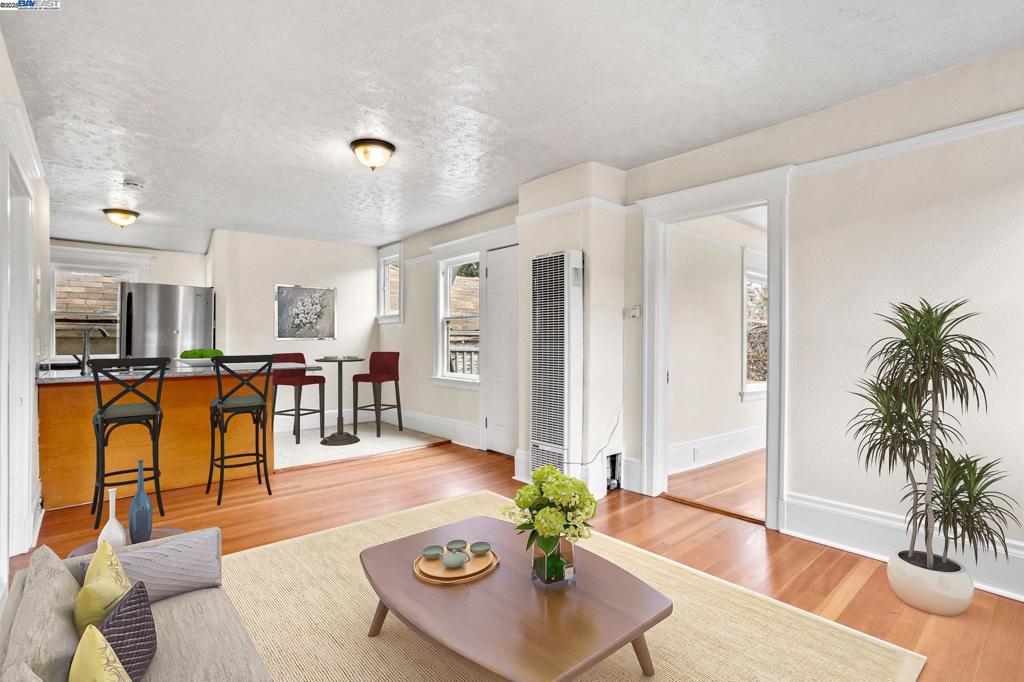 WEST OAKLAND - Residential Income